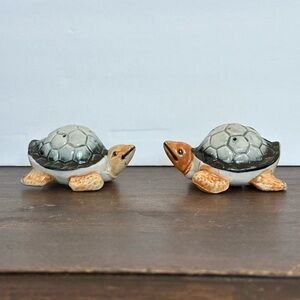 Vintage turtle salt & pepper shaker set